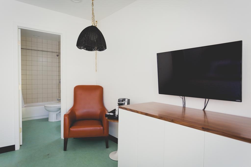 Mylo Hotel Daly City Bagian luar foto