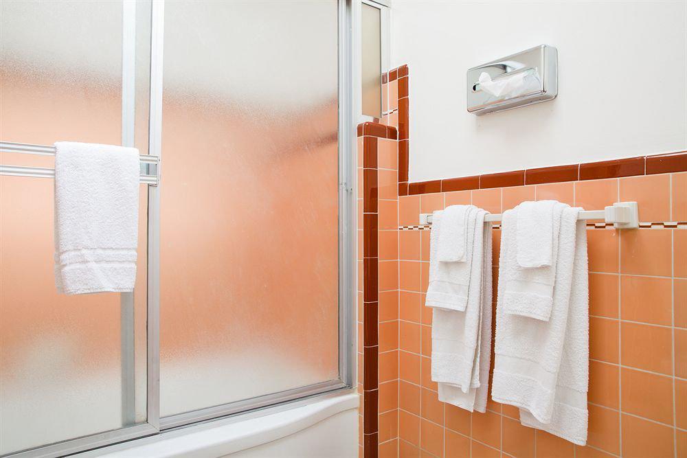Mylo Hotel Daly City Bagian luar foto